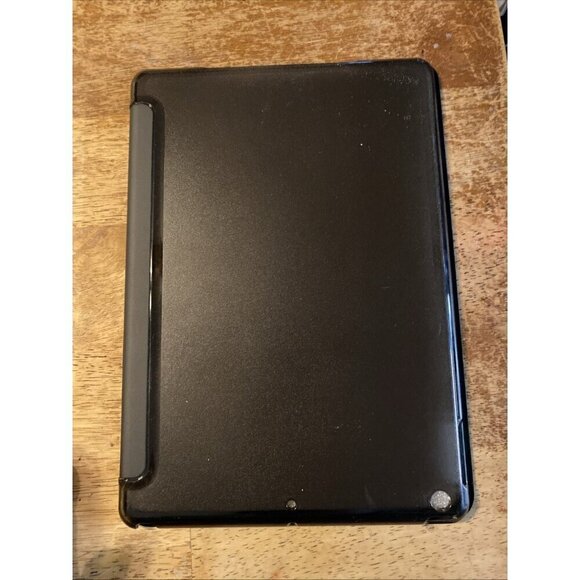 New portfolio style tablet case measure 7 1/2 x 10” black Magnetic - Picture 3 of 5